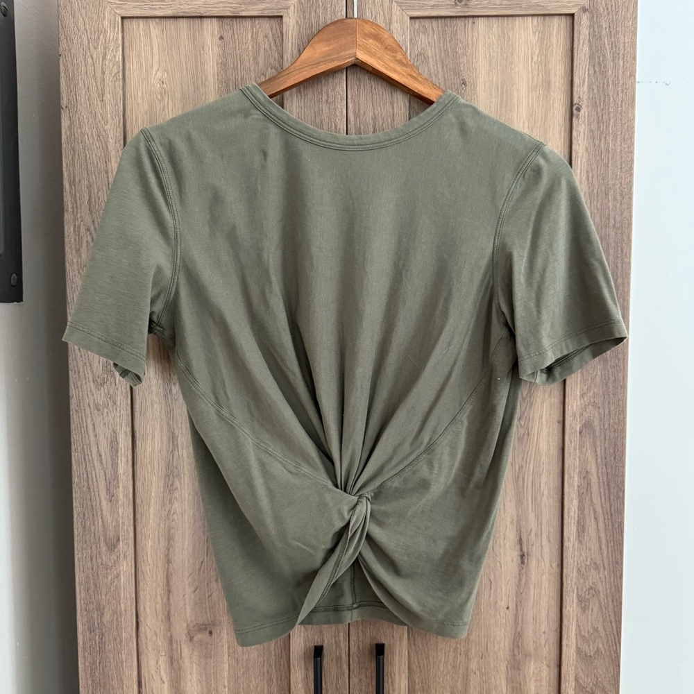 LULULEMON CRESCENT TEE SIZE 4